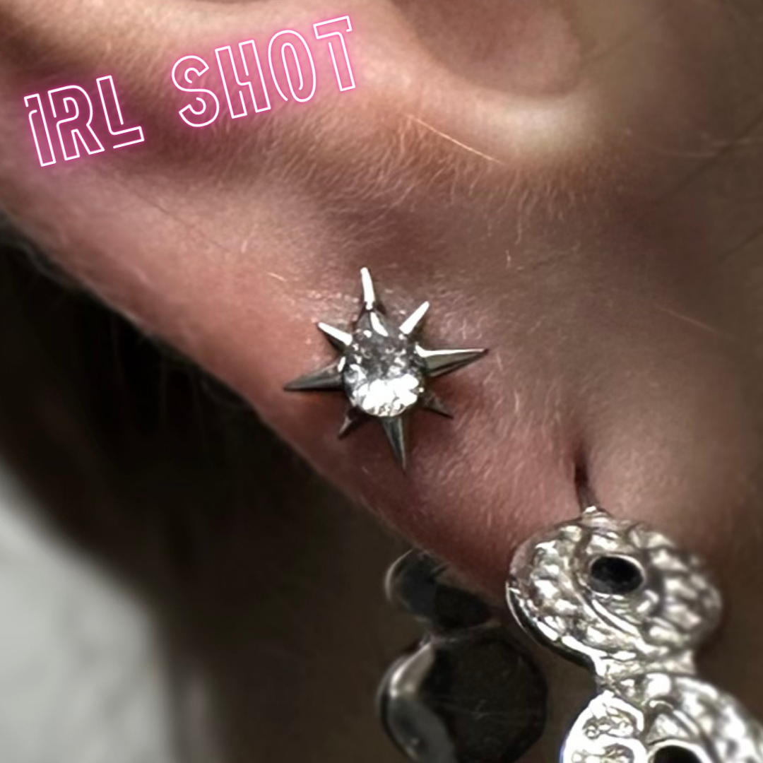 Žvaigždė su kriaušės formos cirkoniu