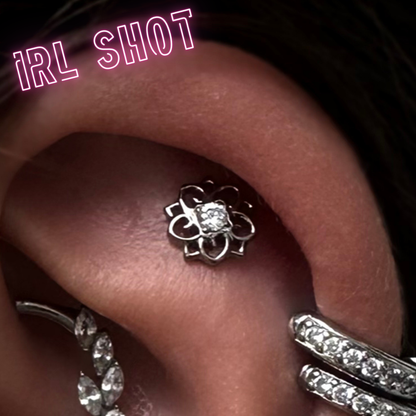 Swirl flower with a gem