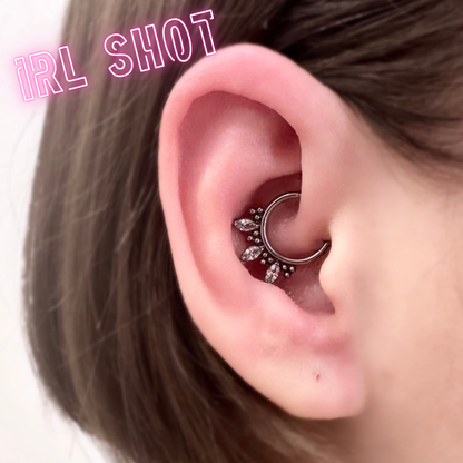 Žiedelis su markizės formos cirkoniais ir burbuliukais