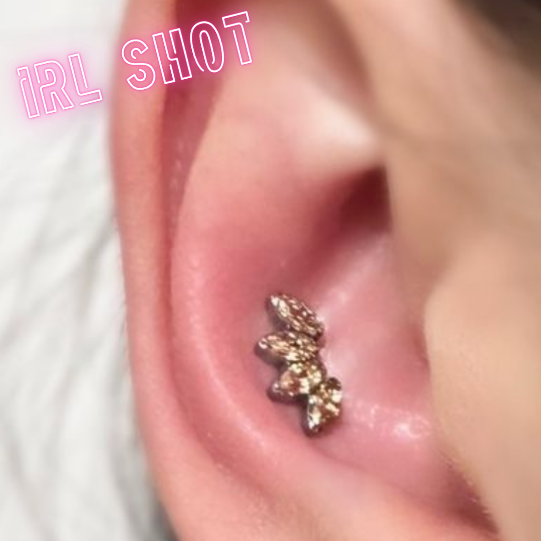 Keturių markizės formos cirkonių topas