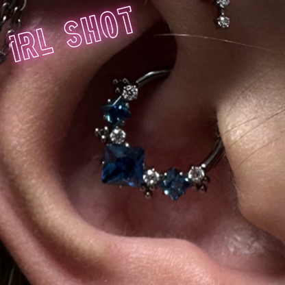 Žiedelis su mėlynais cirkoniais