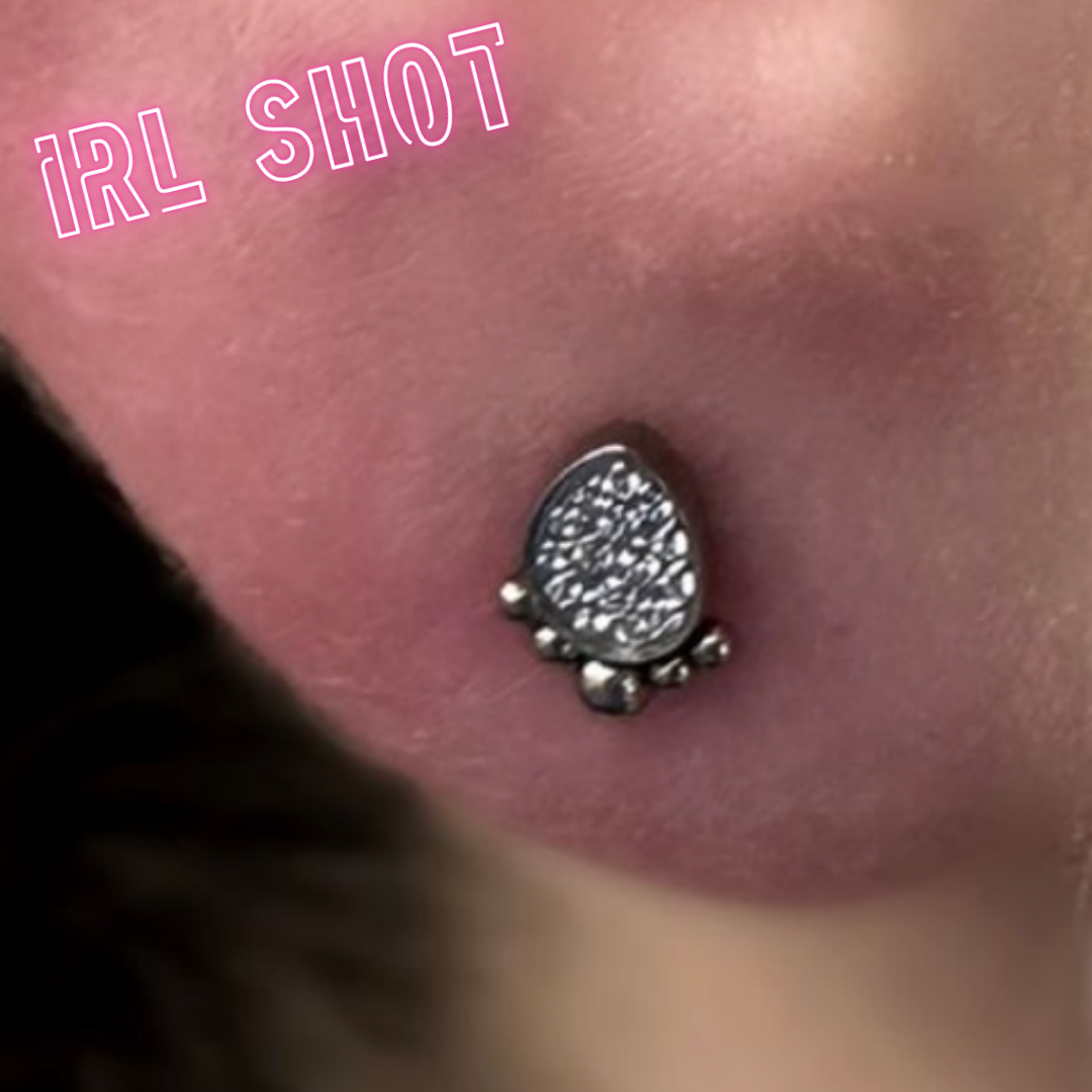 Lašo formos cirkonis su burbuliukais